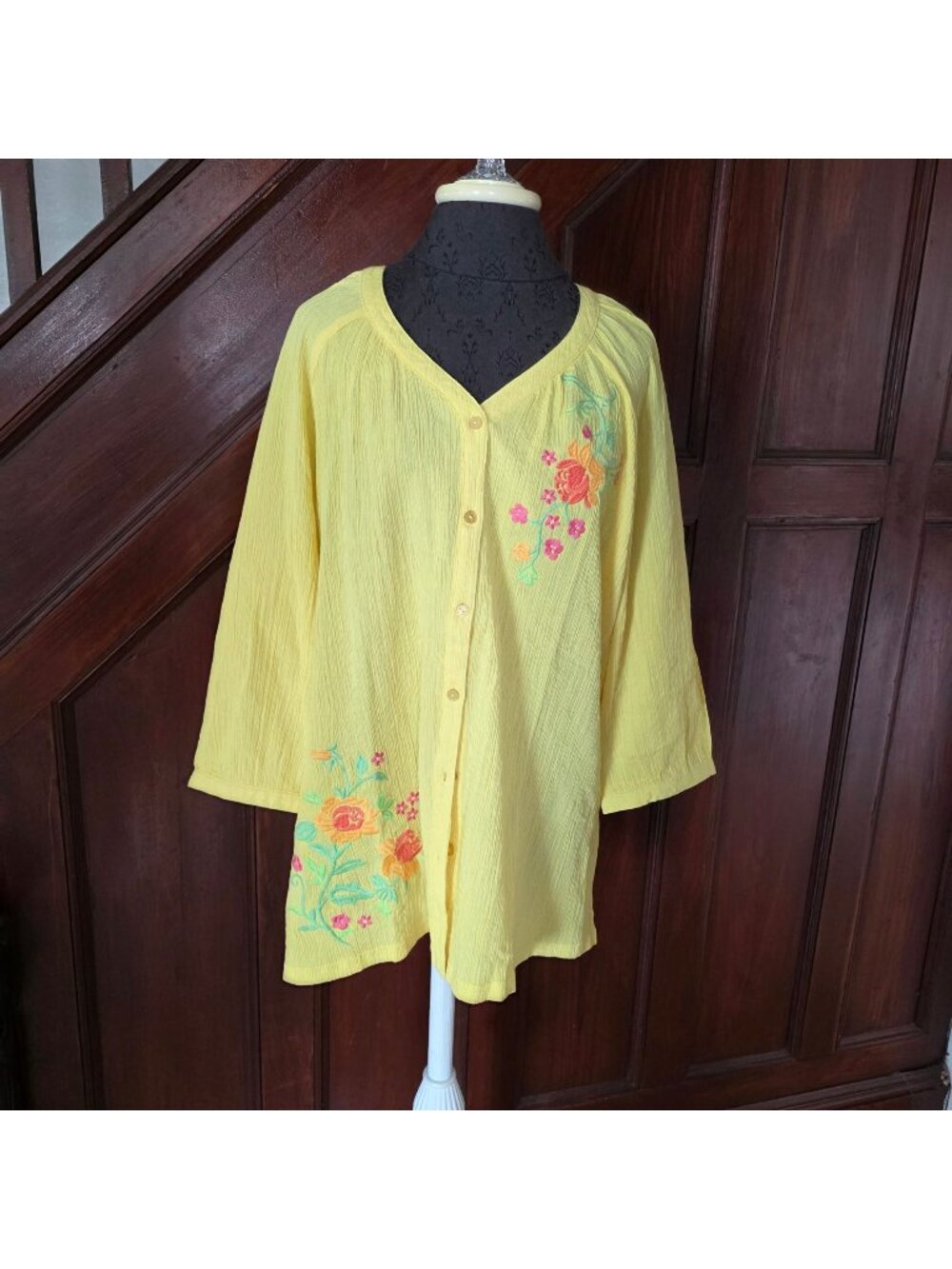 D&CO Yellow Button-Front Top With Embroidered Floral Design Size XL